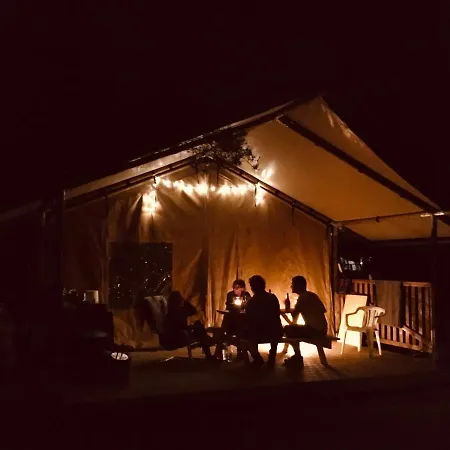 キャンプ場 Camp Bursztynowy *