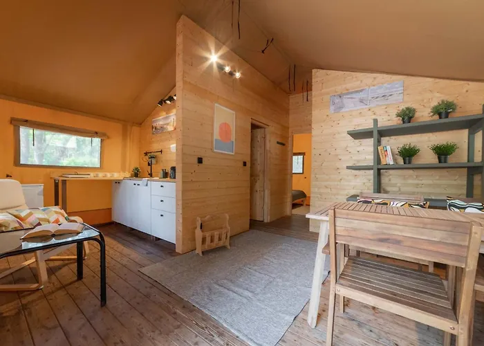 营地 Camp Bursztynowy