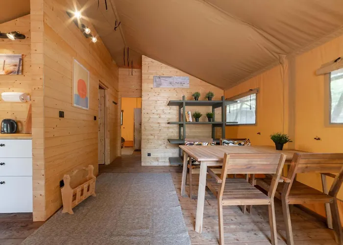 Camp Bursztynowy Campingplads *